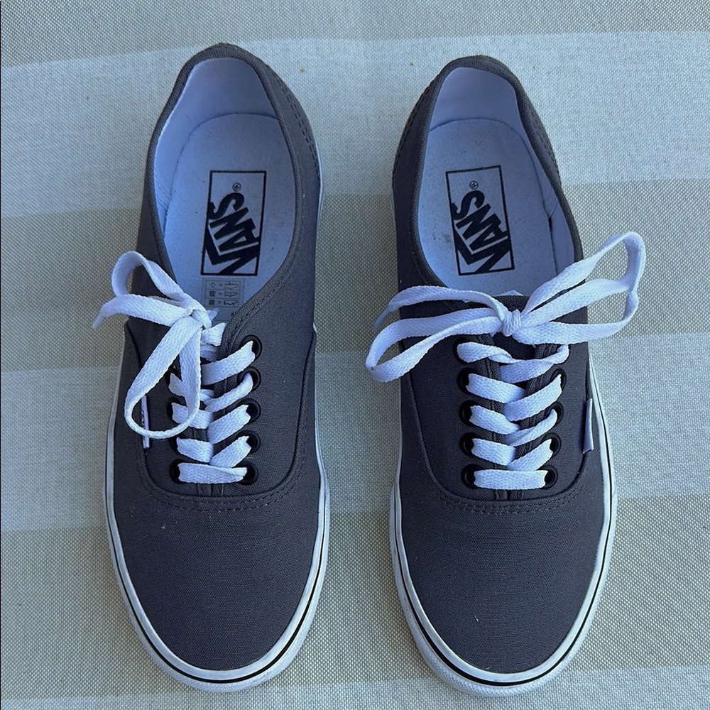 VANS “OFF THE WALL” Women’s sz 8/Men’s sz 6.5.  Dark Gray Canvas. Barely Worn